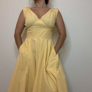 Darling yellow vintage 50’s/60’s dress!